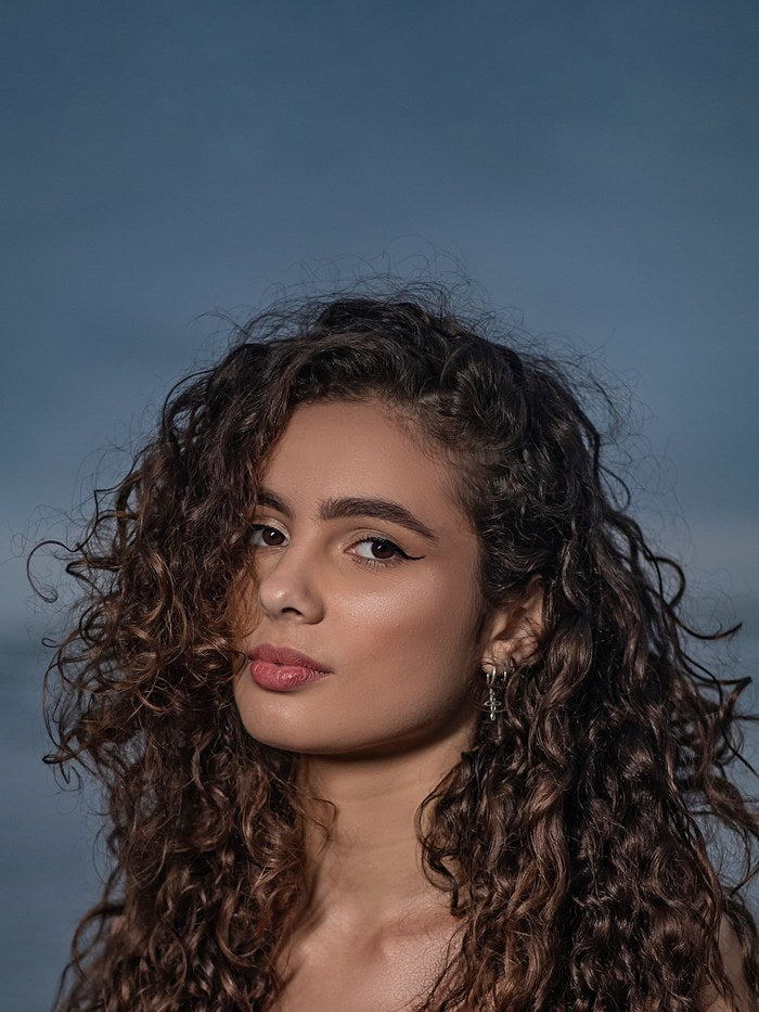 Cheveux bouclés
